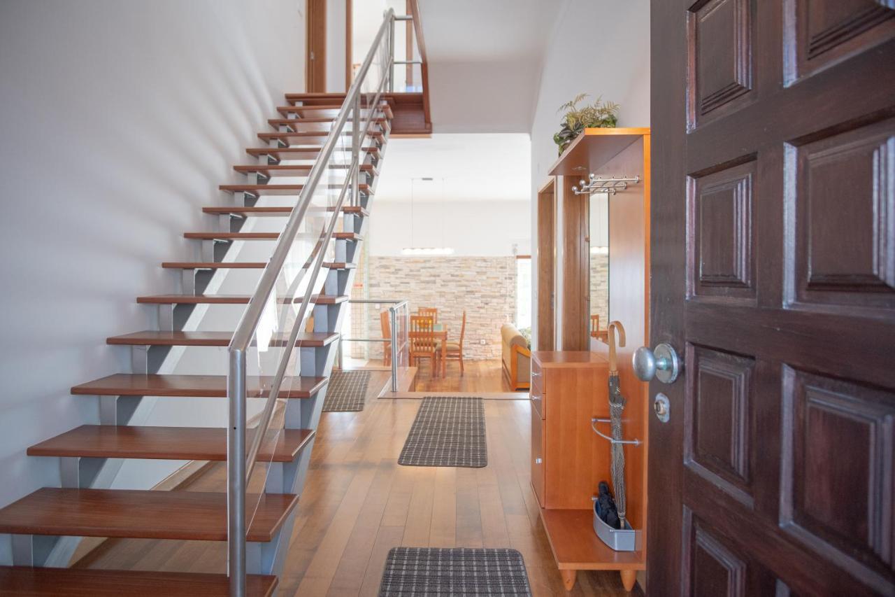 8 Rodrigues Family House - Villa With Patio 纳扎雷 外观 照片