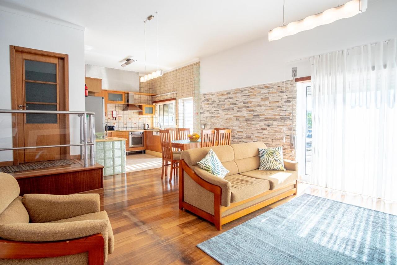 8 Rodrigues Family House - Villa With Patio 纳扎雷 外观 照片