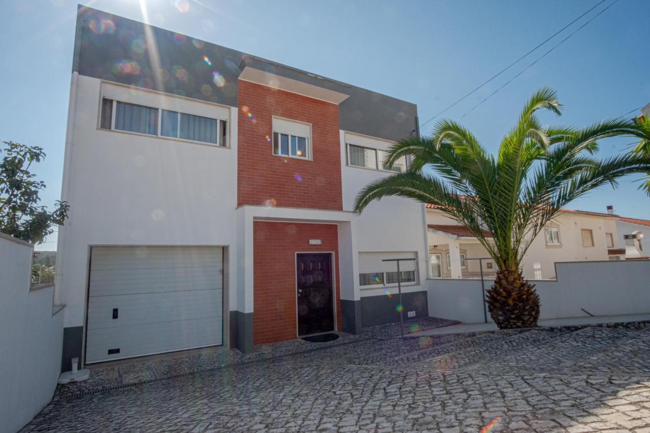 8 Rodrigues Family House - Villa With Patio 纳扎雷 外观 照片