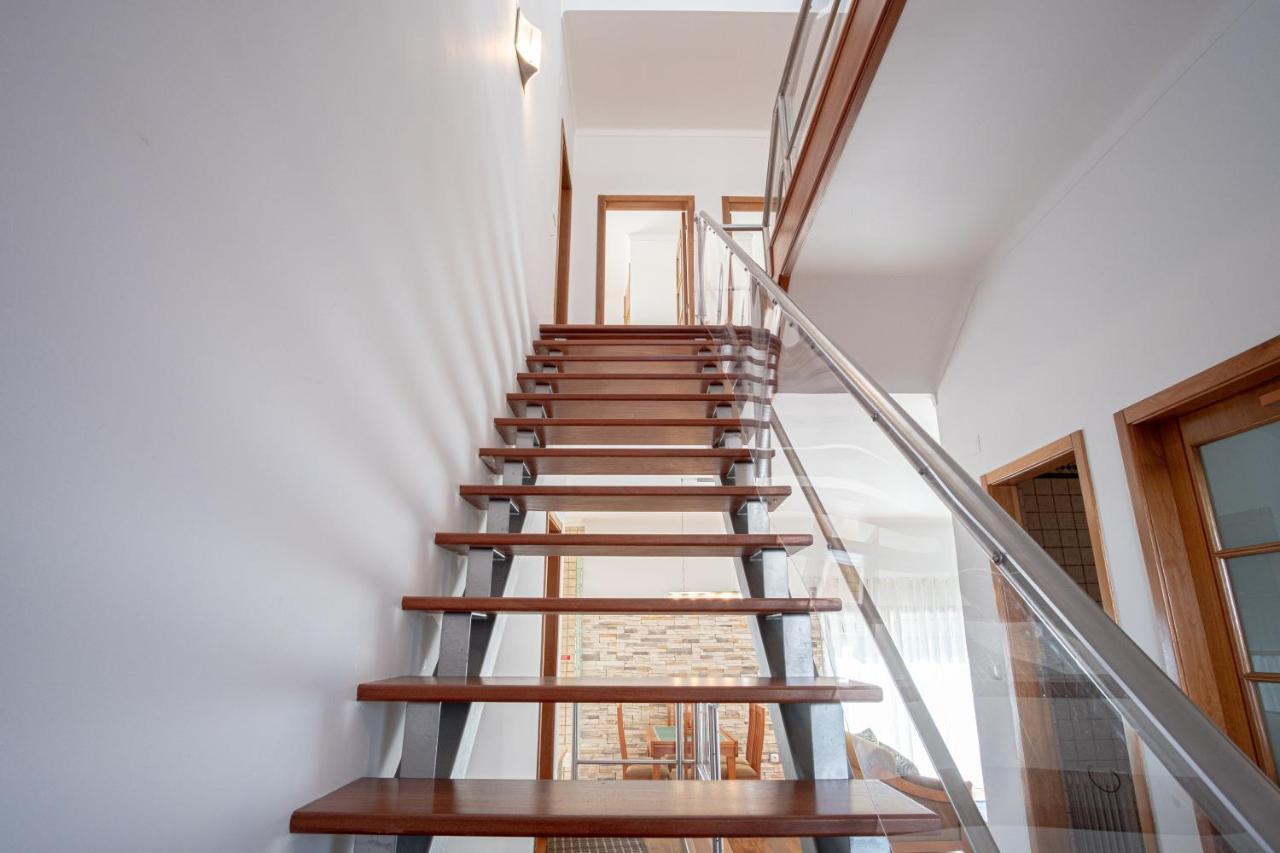8 Rodrigues Family House - Villa With Patio 纳扎雷 外观 照片