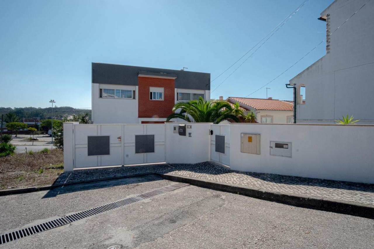 8 Rodrigues Family House - Villa With Patio 纳扎雷 外观 照片